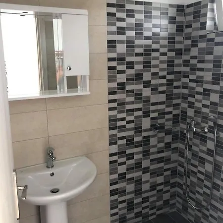 Studio Isufaj Szálloda Laganász